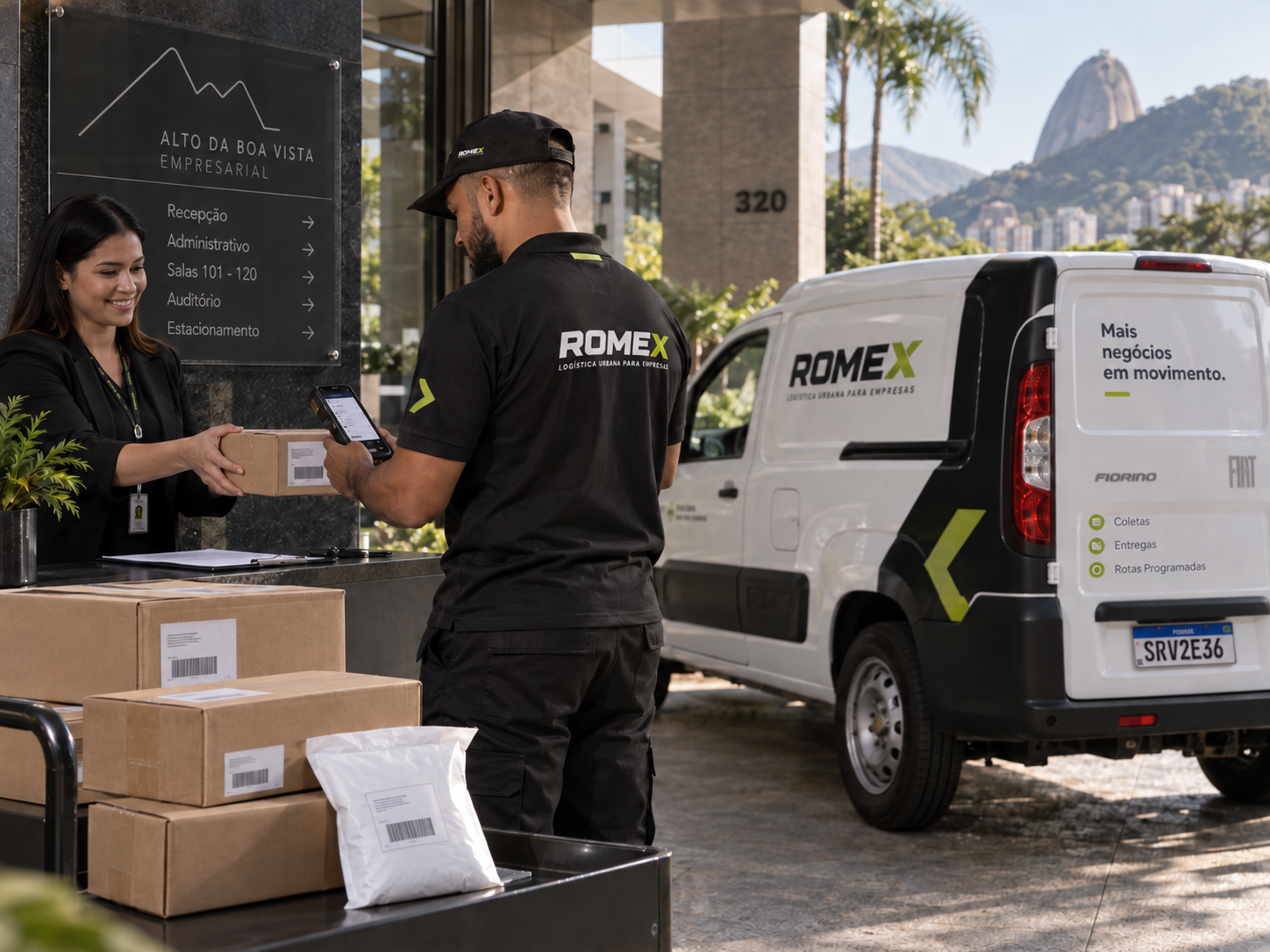Fiorino em operação de coleta empresarial